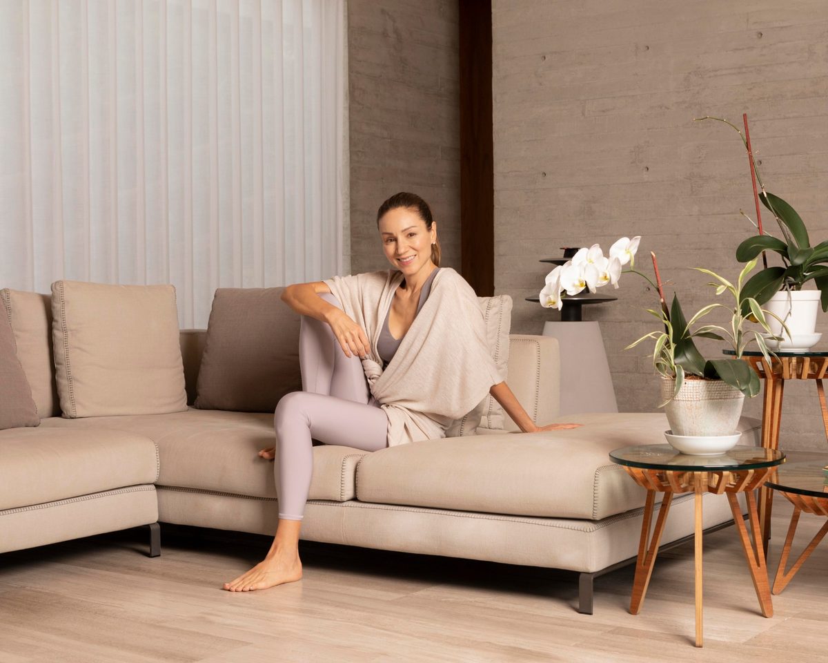 Paty Straffon relaxing at home in activewear